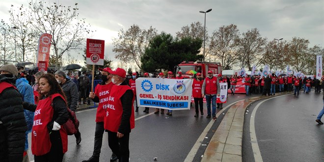 DİSK Kartal Meydanı'nda miting düzenledi