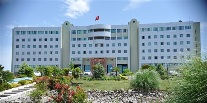 Üniversite, 4 memur dışında herkese 100 puan verdi