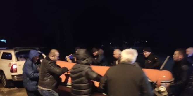 Sel sularında mahsur kalanları AFAD kurtardı