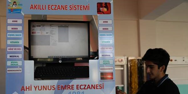 Öğrencilerden nöbetçi eczane arama derdine 'Akıllı' çözüm