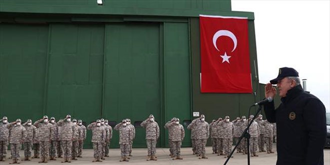 Bakan Akar ve TSK komuta kademesi İHA&#39;ların &#39;yuvasında&#39; - Memurlar.Net