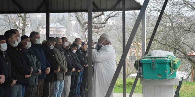 Mide ameliyatı sonrası hayatını kaybeden öğrenciye duvaklı veda