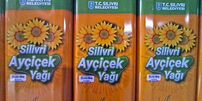 Belediye ürettiği ayçiçek yağlarını ihtiyaç sahiplerine dağıtıyor