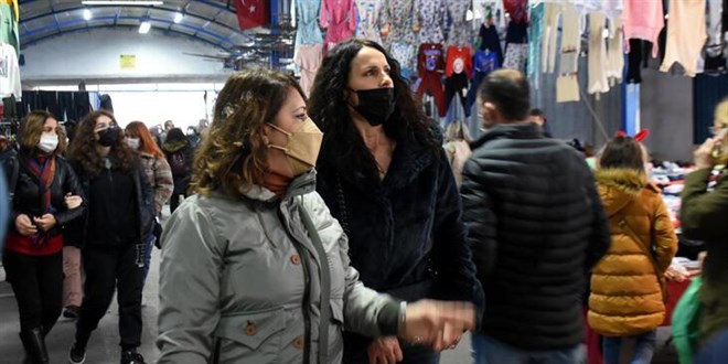 T�rkiye'deki 'r�van� al��veri�i'ni yabanc� turist hareketlendirdi