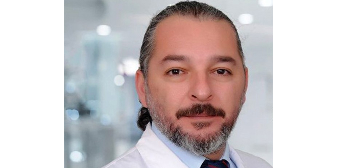 Evinin balkonunda ba��ndan vurulan doktor yo�un bak�mda uyutuluyor