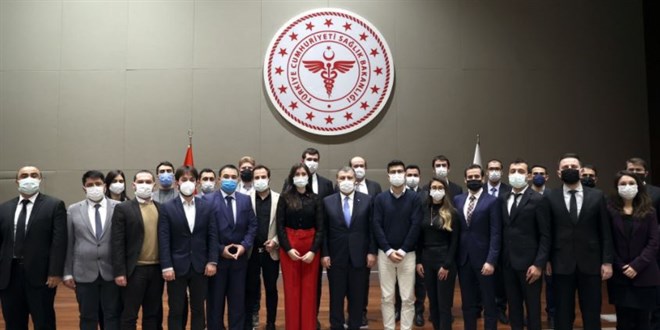 Bakan Koca, asistan doktorlarla bir araya geldi