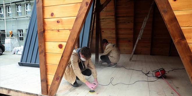 Rize'de meslek lisesi öğrencileri 'bungalov' üretiyor