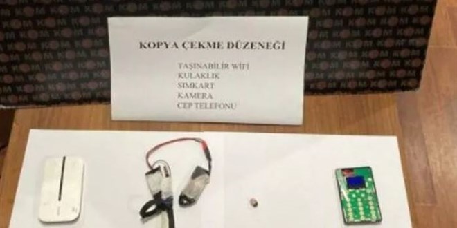 Ehliyet sınavında kopya düzeneğiyle yakalandı