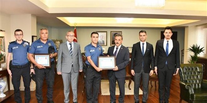 Samsun'da rehin alınan 2 kişiyi kurtaran polisler 'ayın polisi' seçildi