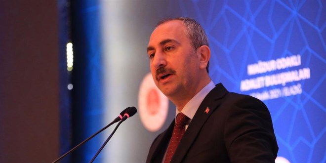 Bakan G�l: AK Parti milletle beraber yol y�r�me siyasetinin ad�d�r