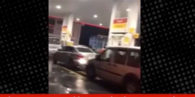 Akaryakıt zammı öncesi istasyonlarda uzun araç kuyrukları oluştu