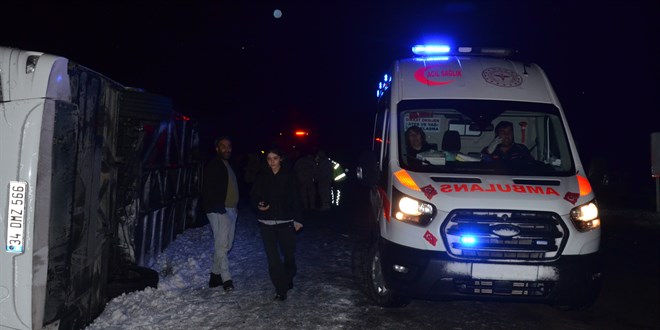 Kars-Erzurum kara yolunda otobüs devrildi: 4 ölü, 18 yaralı