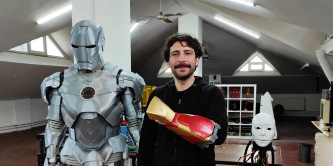 Yerli Iron Man: Derisinin altna yerletirdii ip sayesinde ate edebiliyor