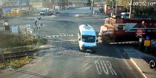 Trenin çarptığı minibüste 7 kişinin ölümünde şoför asli kusurlu