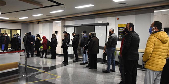 Hastanelerde 'hatırlatma dozu' kuyruğu