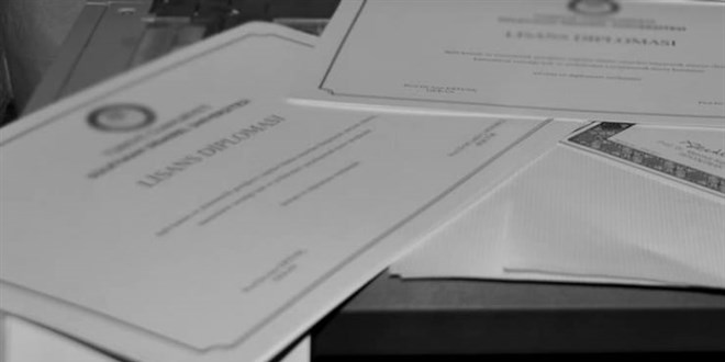 Diplomalar internete düştü. 500 TL'ye satılılıyor