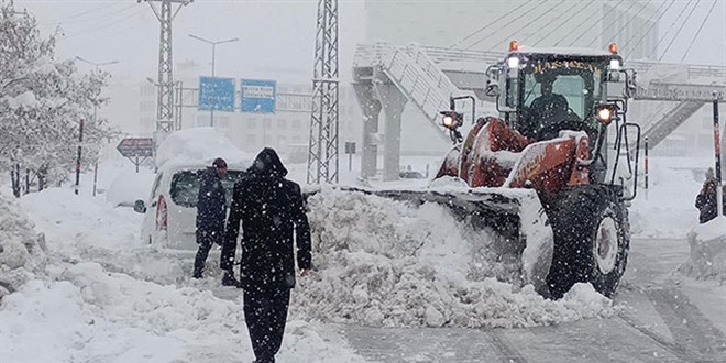 Kar yağışı nedeniyle 17 ilde eğitime 1 gün ara verildi
