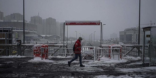 İstanbul'da kısa süreli kar yağışı görüldü