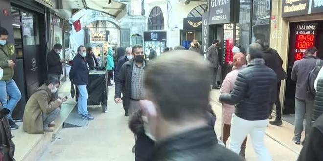 Döviz bürolarında hareketlilik gün boyu devam etti