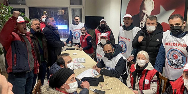 Bak�rk�y Belediyesi i��ilerinden CHP il�e binas�nda eylem