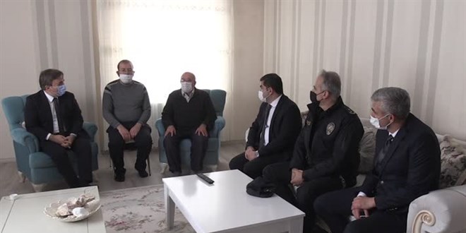 Vali, öğretmenin darbettiği öğrenci ve ailesini ziyaret etti