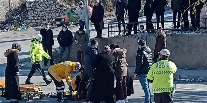 Cuma namazı kıldırmaya giden imama araba çarptı