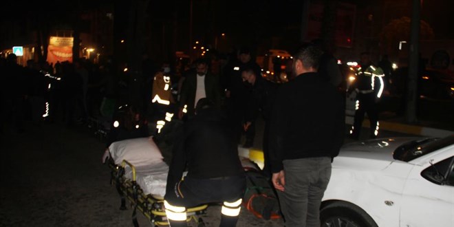 Trafikte kavga çıktı, araçla grubun arasına daldı: 5 yaralı