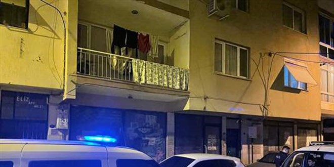 İzmir'de oğlu tarafından bıçaklanan kadın öldü
