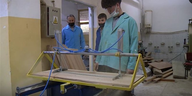 Fabrika gibi okul: 23 dalda üretim yapıyorlar