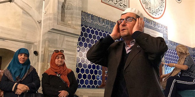 Makamlarıyla okuduğu ezanla tanınan müezzin toprağa verildi