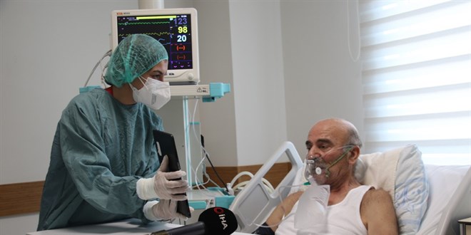 Covid-19 hastaları, aldıkları video mesajlar ile moral buluyor