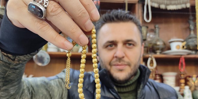 Altın tespih büyük ilgi çekiyor