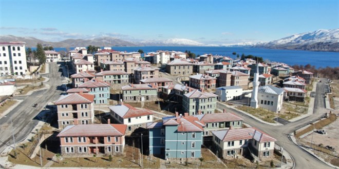 Sivrice'deki göl manzaralı TOKİ konutları tamamlandı