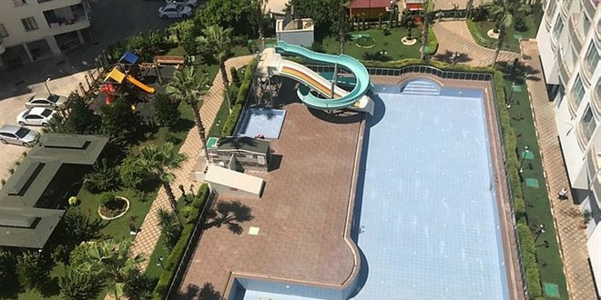 Haşemalı kız kardeşleri havuzdan çıkaran site yöneticisine hapis cezası