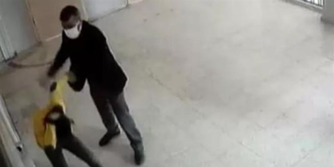 Dayakçı öğretmen için yeni iddia: Masa altına sokup çoraplarını koklatırdı