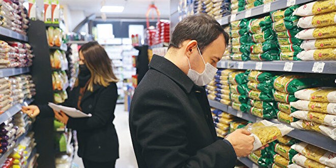 Dolar kurundaki sert düşüşe rağmen raflarda eski etiketler duruyor