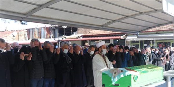 Kardeşi tarafından öldürülen kadın öğretmene veda