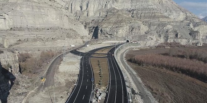 Doğu'yu Karadeniz'e bağlayan tünel yarın açılacak