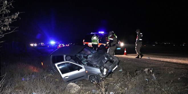Şanlıurfa'da otomobil, kamyonetle çarpıştı 12 kişi yaralandı