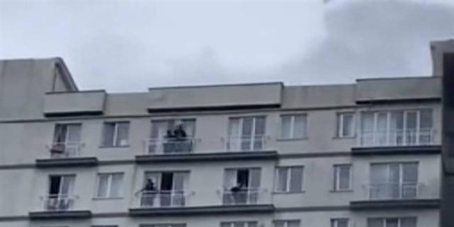 Esenyurt'ta 18 katlı binada yangın: Mahsur kalanlar tahliye edildi