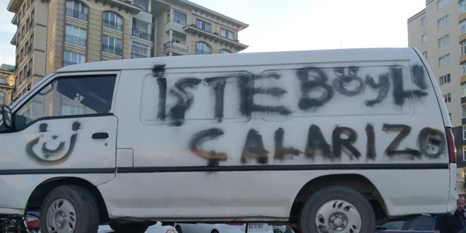 Çaldıkları aracın üzerine 'İşte böyle çalarız' yazan hırsızlar yakalandı
