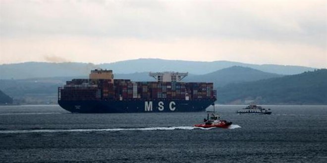 Çanakkale Boğazı dev gemilerin geçişi nedeniyle tek yönlü kapatıldı