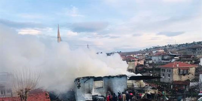 Karısını alevlerin arasından kurtardı, kendisi hayatını kaybetti