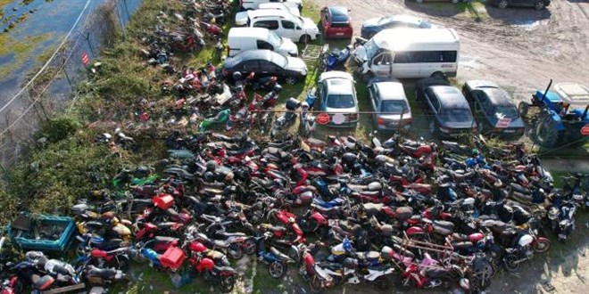 Otopark değil, motosiklet mezarlığı: 12 yıldır bekliyorlar