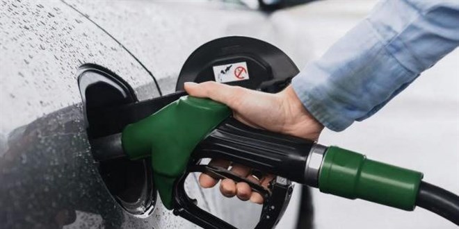 Benzinin litre fiyatına 68 kuruş zam