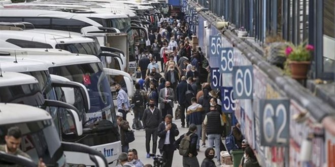 Yılın son gününde otogarda yoğunluk