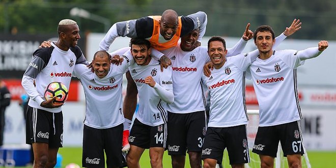 Beşiktaş'ta bir futbolcunun koronavirüs testi pozitif çıktı