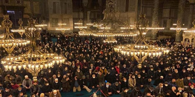 Ayasofya Camii yılın ilk sabah namazında doldu taştı