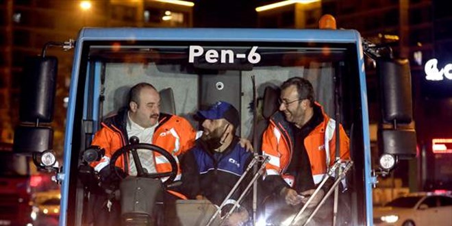 Bakan Varank, yeni yıla işçilerle birlikte girdi