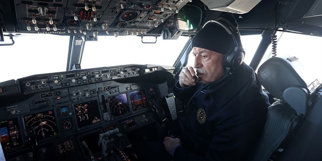 Yeni yıla hızlı girdiler Hulusi Akar TSK komuta kademesi ile 3 saat boyunca 1700 kilometre uçtu